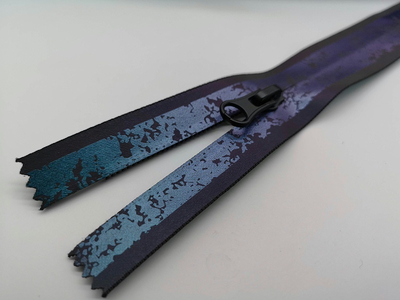 聯(lián)掌防水拉鏈工廠好拉鏈助力您的品牌成就夢(mèng)想！